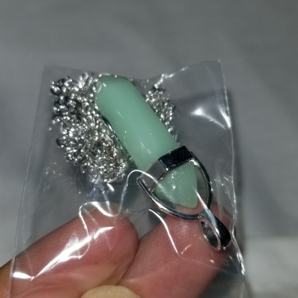 Stone Necklace With Metal Chain - Picture 5 of 13